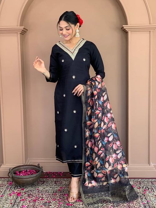 Elegant Black Floral Printed Kurta Set