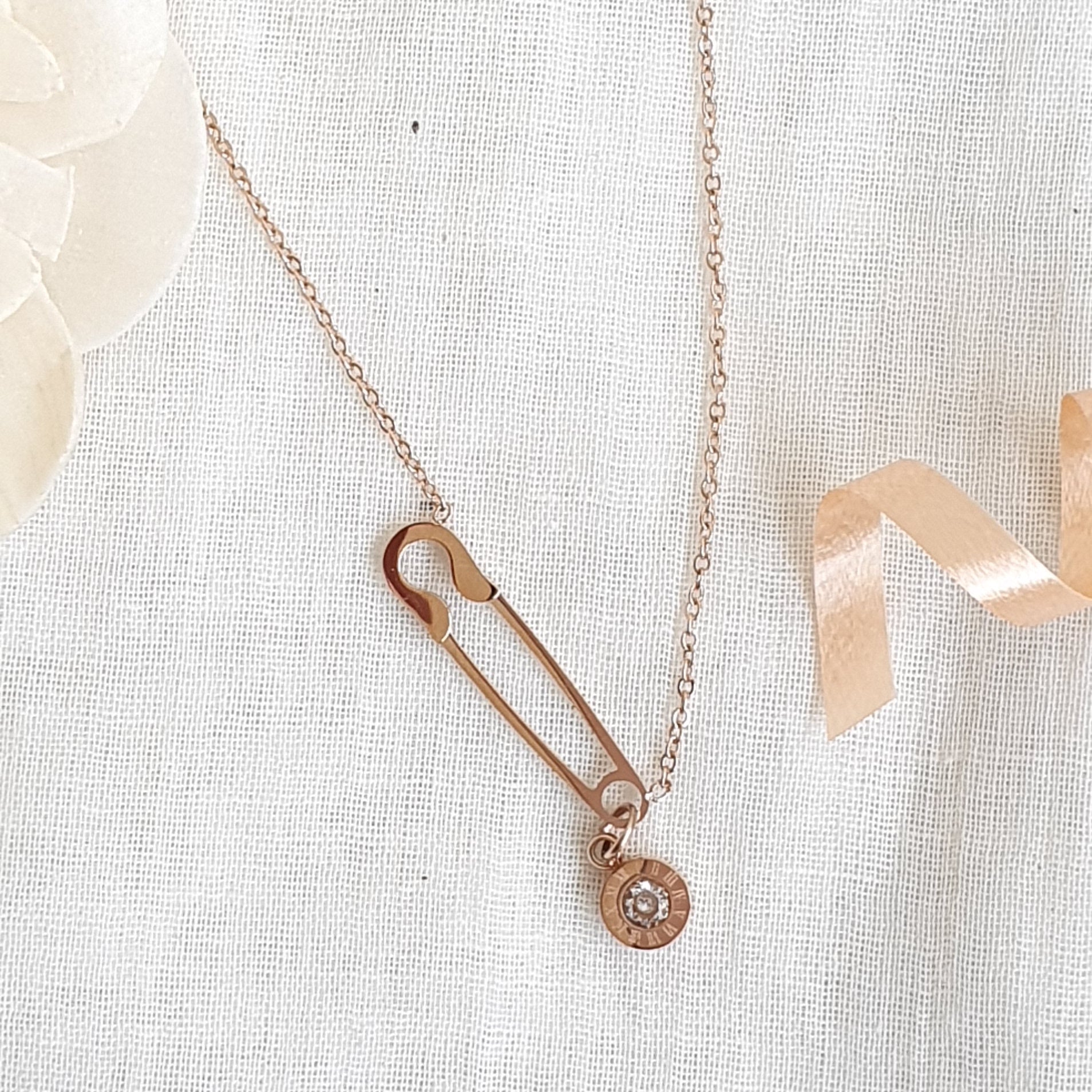 Precious Pin Necklace Rose Gold Video