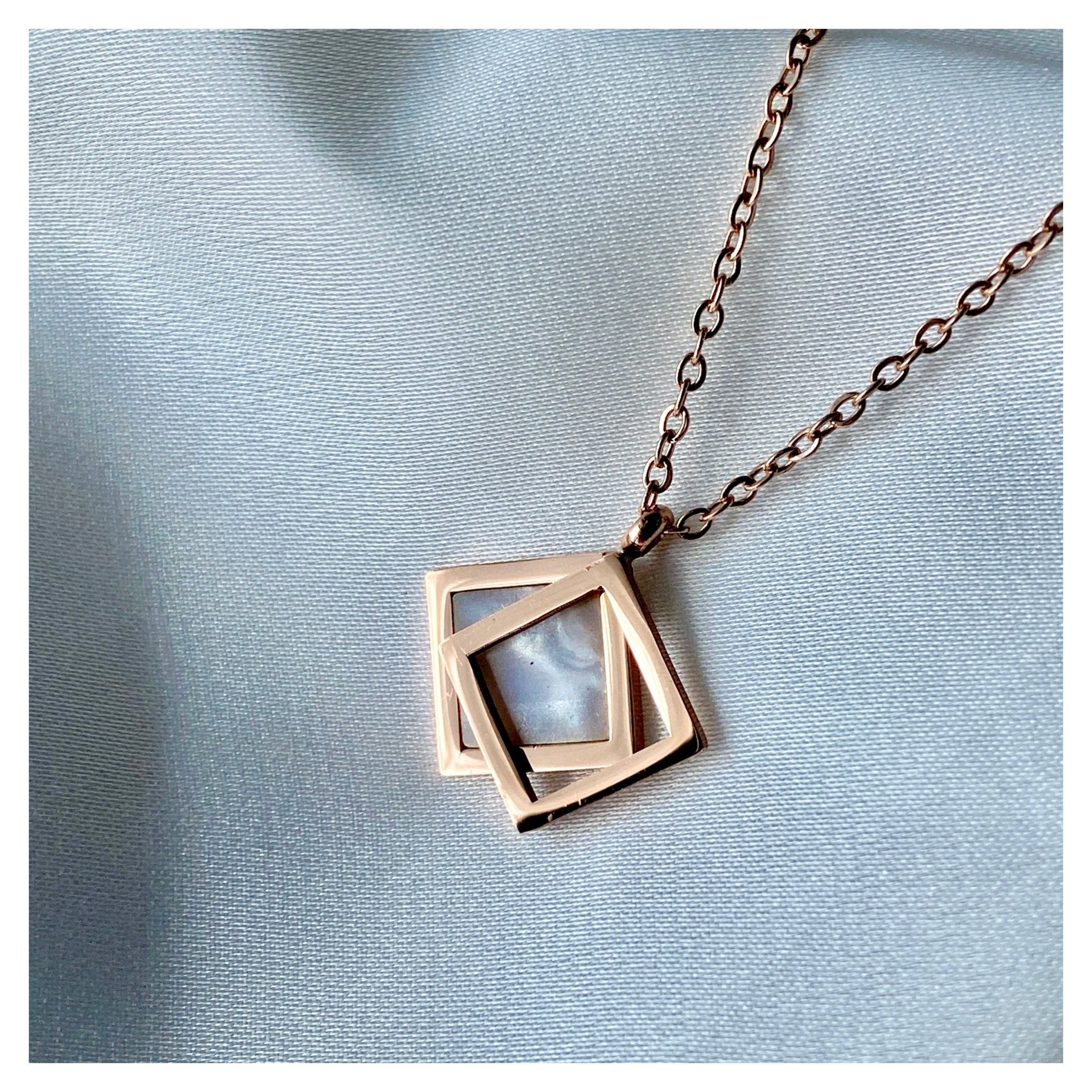 Oyster Square Necklace - Fourkarts